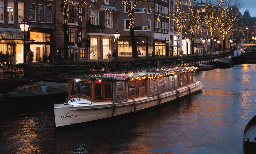 Image 9: Amsterdam Light Festival vanaf het water in een elektrische salonboot