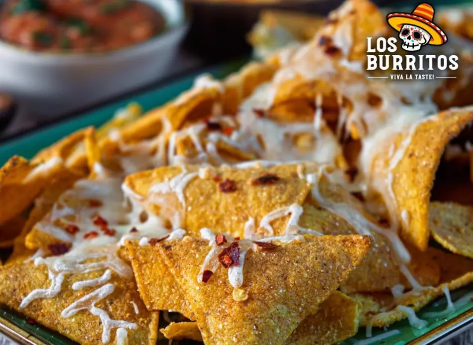 Nachos for Friends mit 4 Burritos und 4 optionalen Getränken nach Wahl