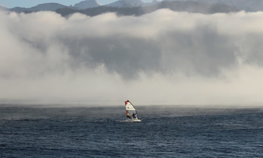Image 3: 3 Std. Einzel-Windsurf-Schnuppererkurs für 1 Person am Feringasee