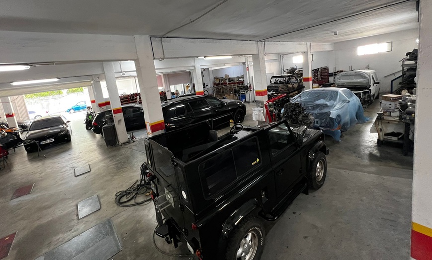 Image 8: Paga 49€ y obtén un descuento de 400€ en servicio de pintura de coche 