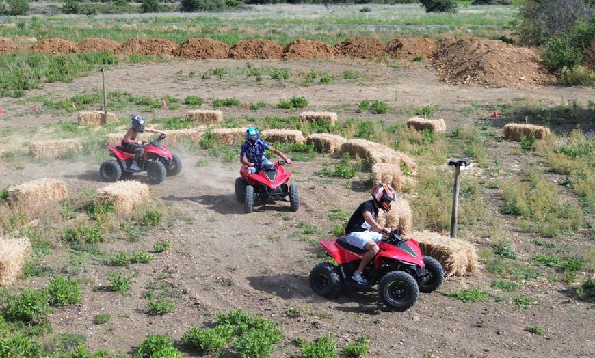 Image 2: Session(s) de pilotage en quad de 8 min sur circuit fermé