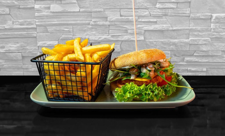 Image 3: Burger nach Wahl & Pommes für 1, 2 oder 4 Personen 