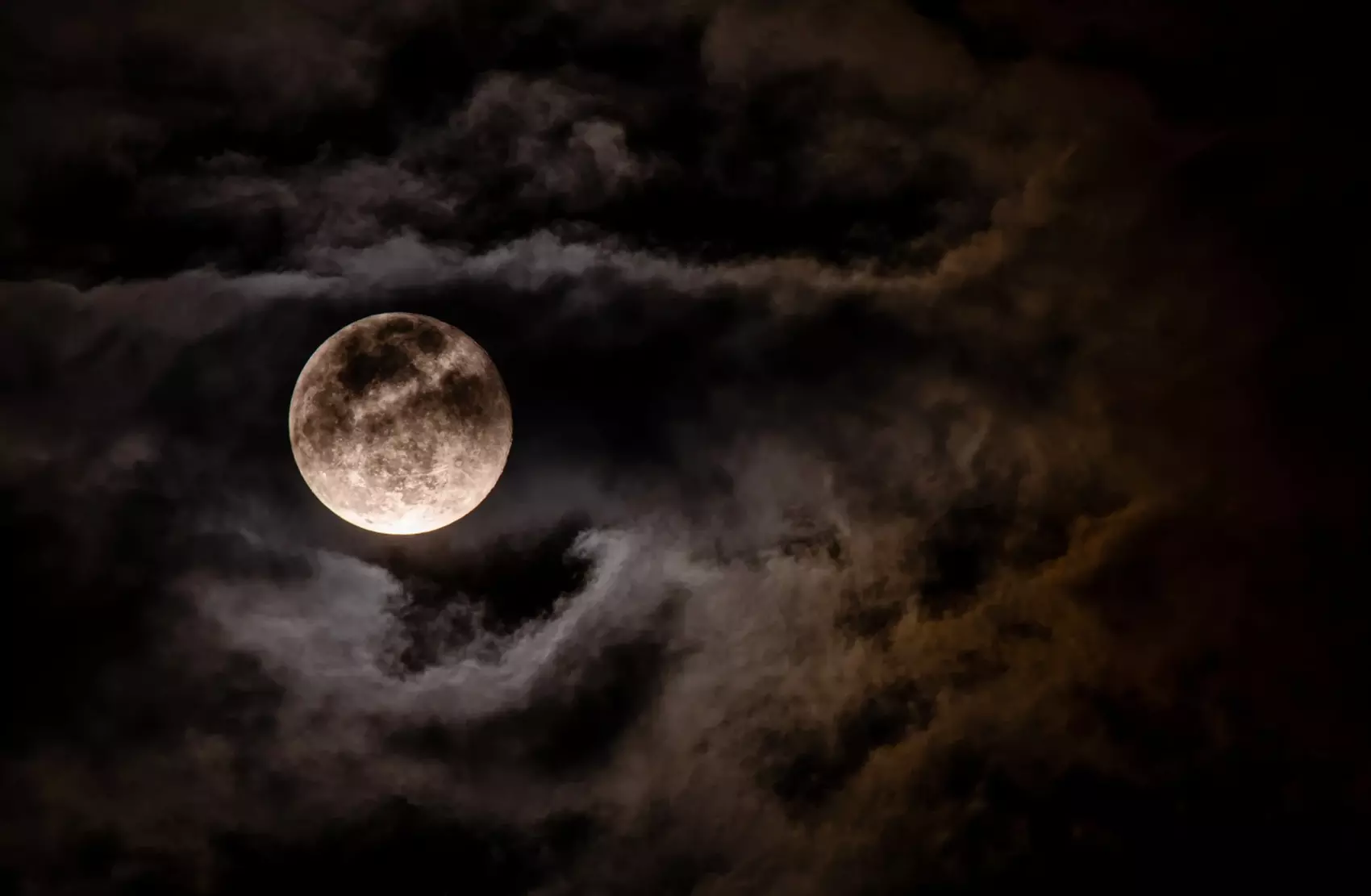 See Haunted Landmarks with Ghostly Waters Boat Tour at Long Beach