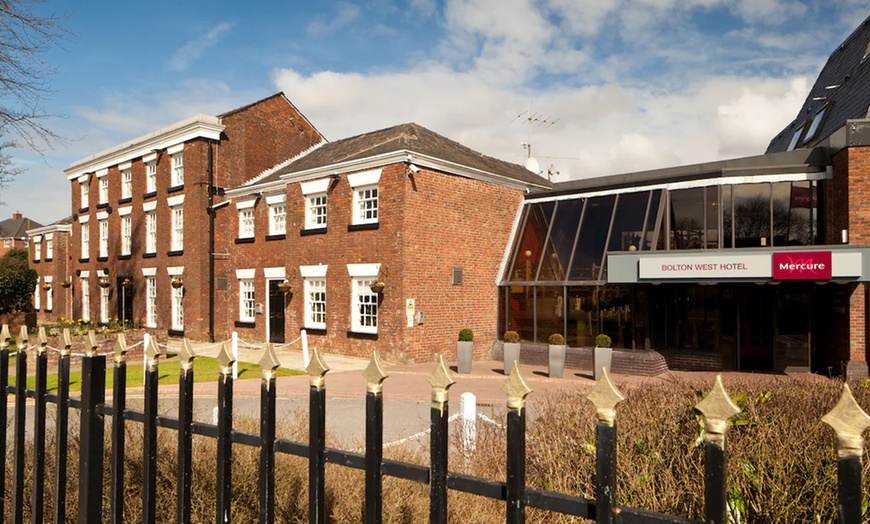 Image 4: Bolton: Standard Double or Twin Room with Breakfast, Prosecco, & More