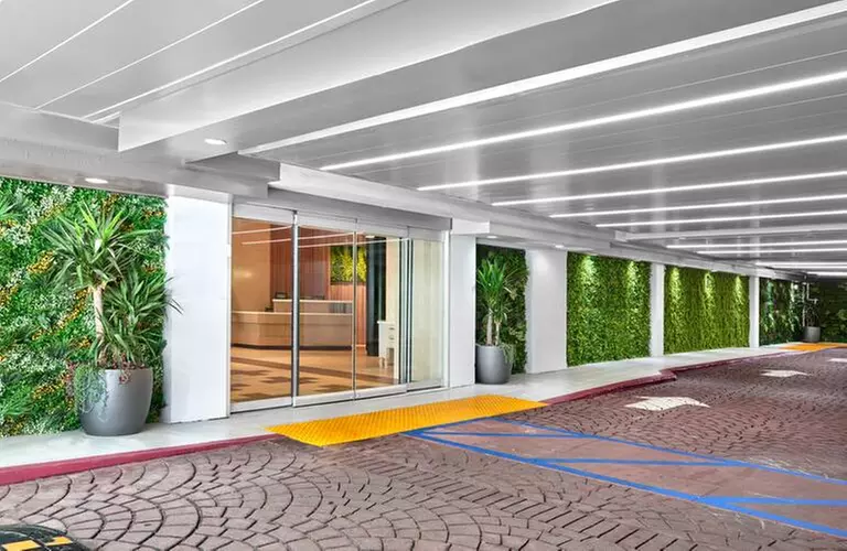 Comfortable Budget Hotel Near LAX With Parking Included