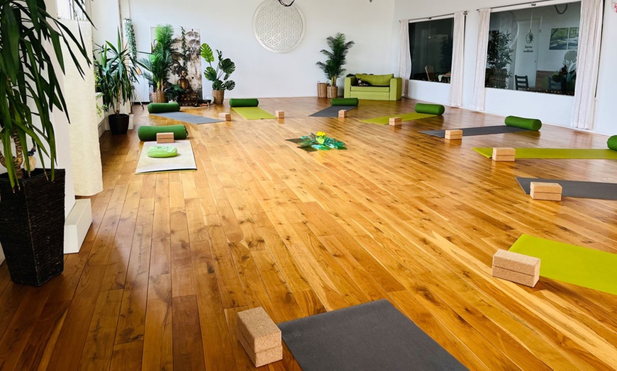 Image 3: 2x Kinder-Yoga, Yoga oder Tanz für Mamas oder Yoga & Pilates