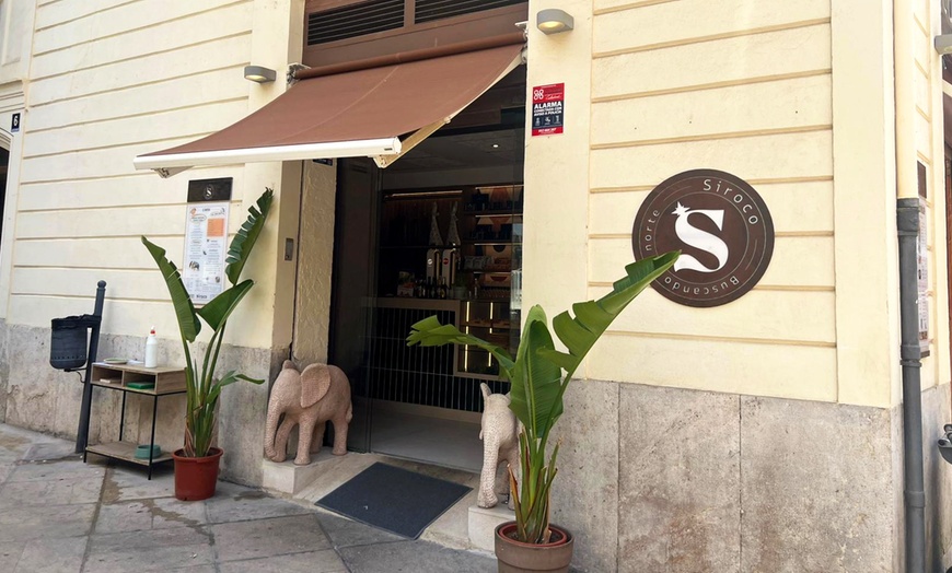 Image 8: ¡Sabores inigualables! Menú para 2 o 4 personas de cocina fusión