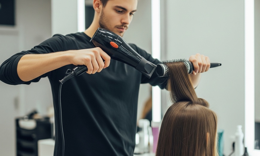 Image 1: Sesión de peluquería con mechas, lavado, mascarilla, corte y peinado 