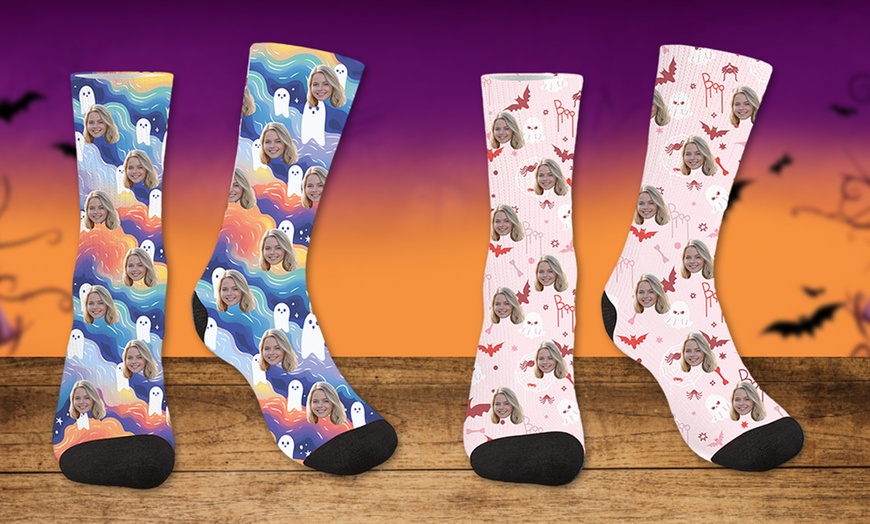 Image 7: Personalisierbare Socken mit eigenem Foto im Halloween-Design
