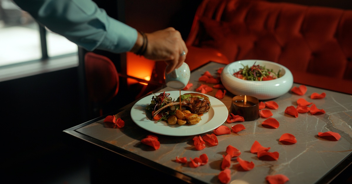 Up To Aed 100, 200, 300 Or 500 To Spend On Food And Beverages Up To Aed 100, 200, 300 Or 500 To Spend On Food And Beverages