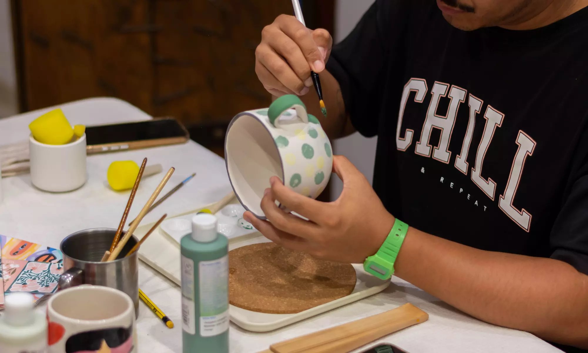 Taller de pintura en cerámica con bebida