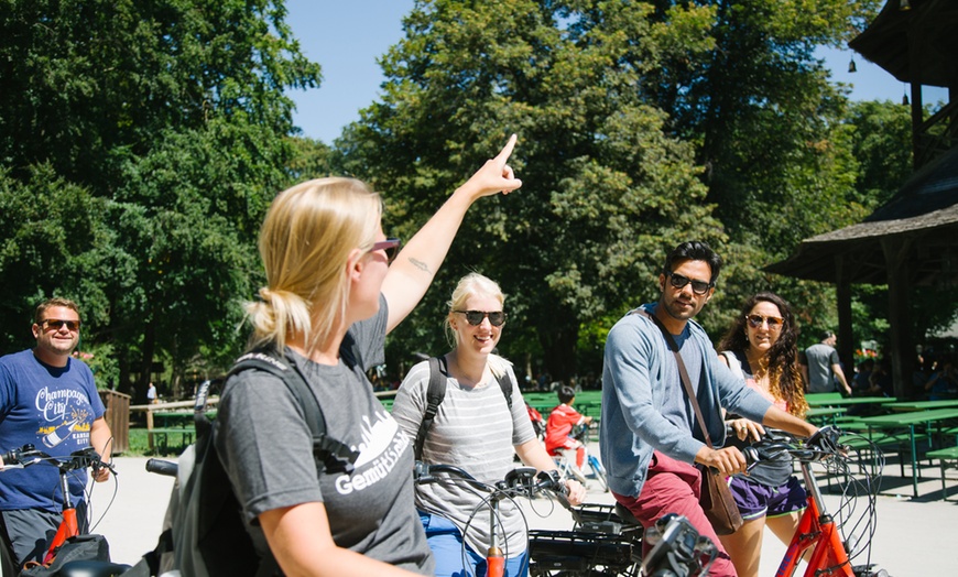 Image 2: München Bike- oder E-Bike-Tour mit Biergartenstopp für 1-2 Personen