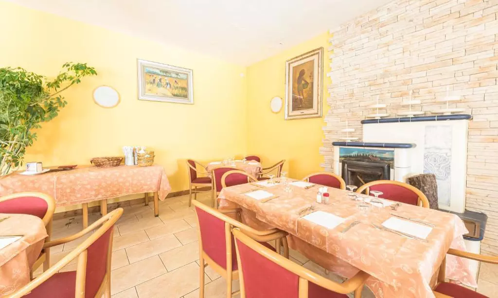 Asiago: camera doppia o matrimoniale con colazione o mezza pensione