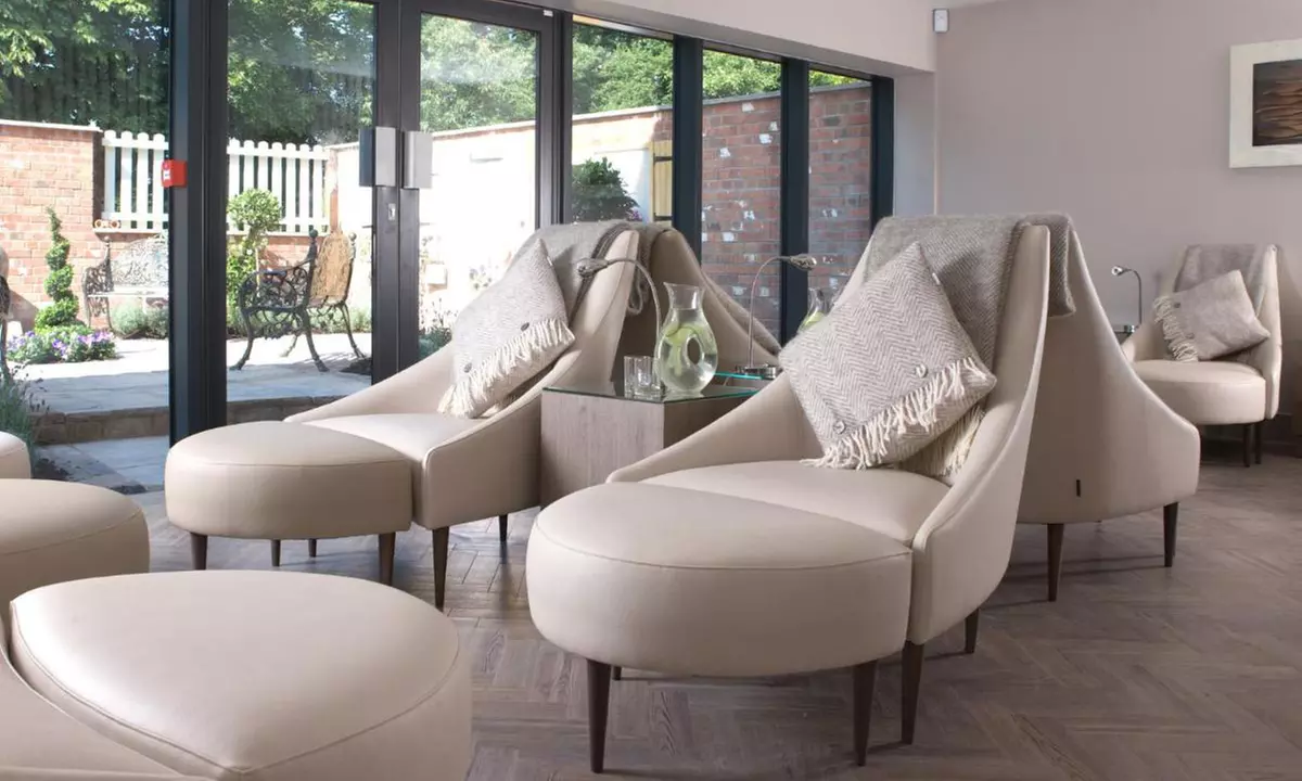 Chester: Spa Stay for 2 with Breakfast, Prosecco & 25-Minute Treatment