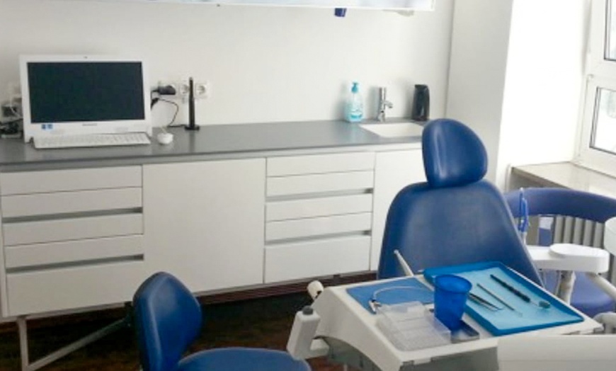 Image 2: 59 od. 89€ Wertgutschein: professionelle Zahnreinigung od. -bleaching