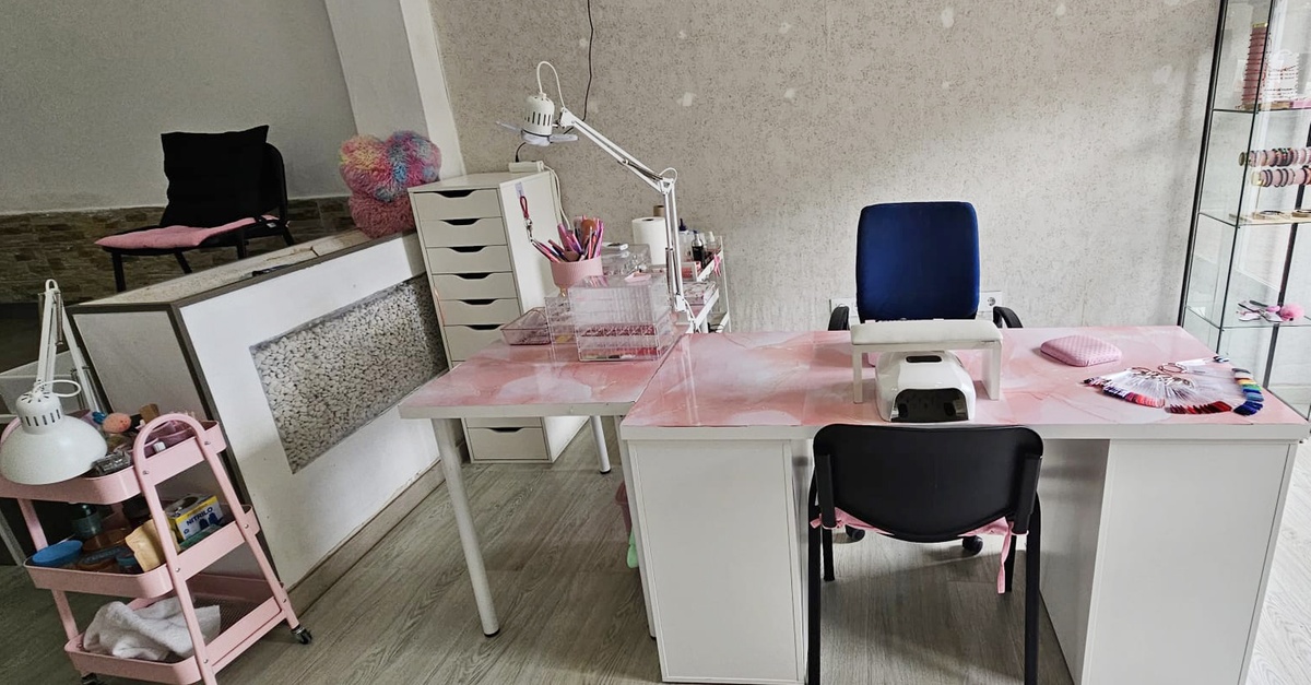 Servicio de manicura, pedicura y esmaltado semipermanente con diseño en Las Palmas