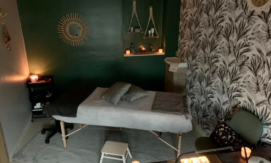 Image 2: Massage crânien, visage, dos ou corps entier au choix