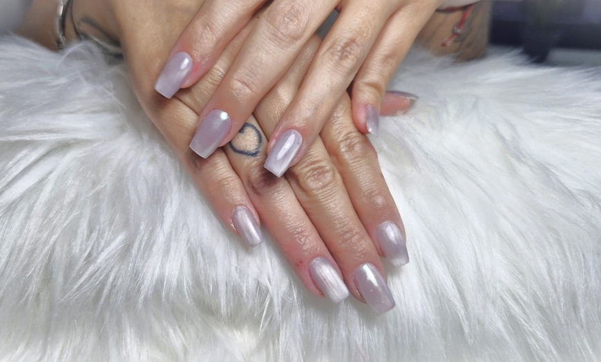 Image 5: Sesión de manicura y/o pedicura con esmaltado normal o semipermanente