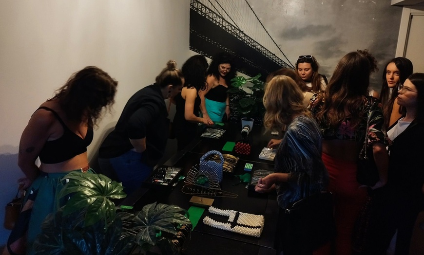 Image 4: Taller de joyas con materiales incluidos y barra libre en Valencia 