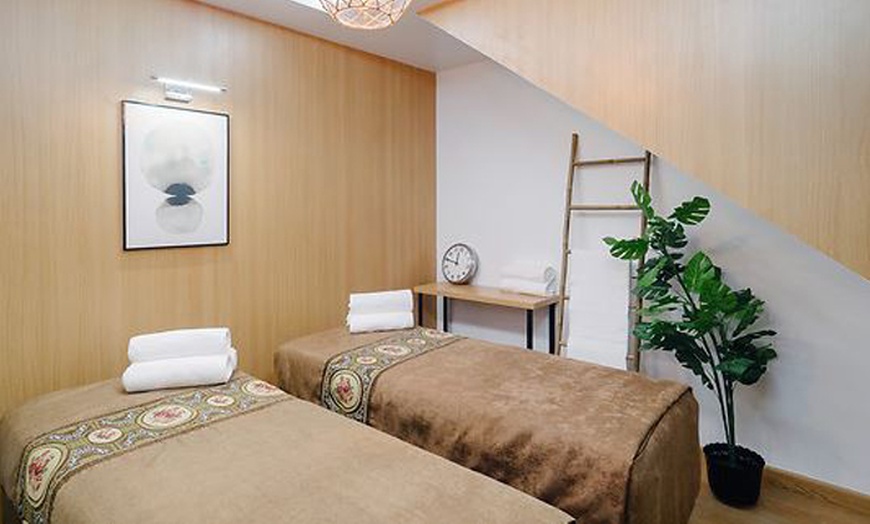 Image 1: Jusqu'à 45% de remise sur Massage - Personnalisé chez Dame Paris