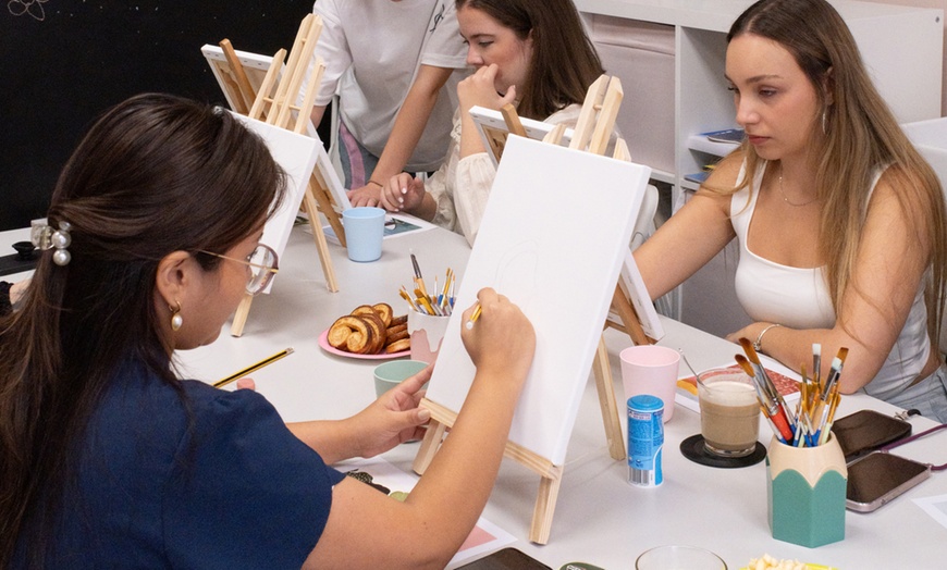 Image 8: Taller para 1 o 2: pintura de cuadro o tote bag, o clase de maquillaje