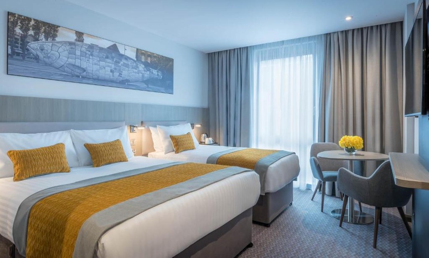 Image 5: Belfast: 4* Double or Twin Room with Breakfast