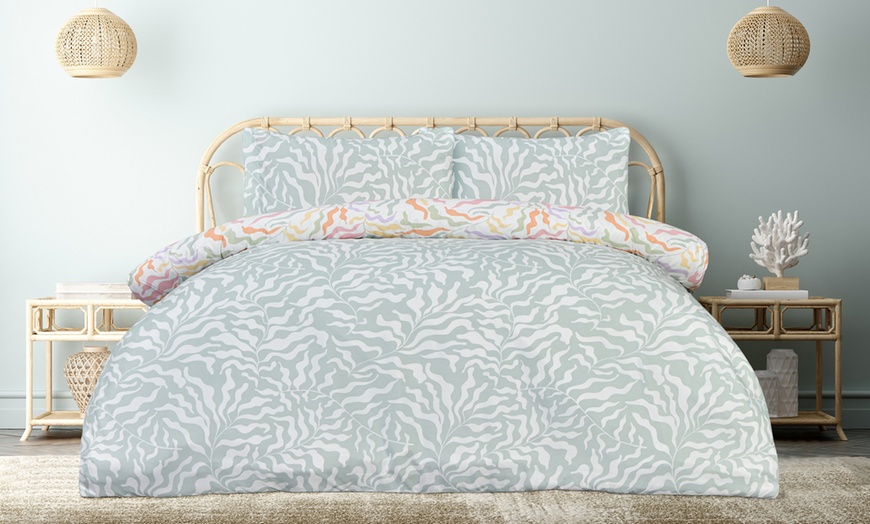 Image 8: Pastel Waves-Theme Duvet Set