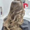 Image 2: Waschen & Föhnen, opt. mit Styling / Haarschnitt / Ansatzfarbe – Damen