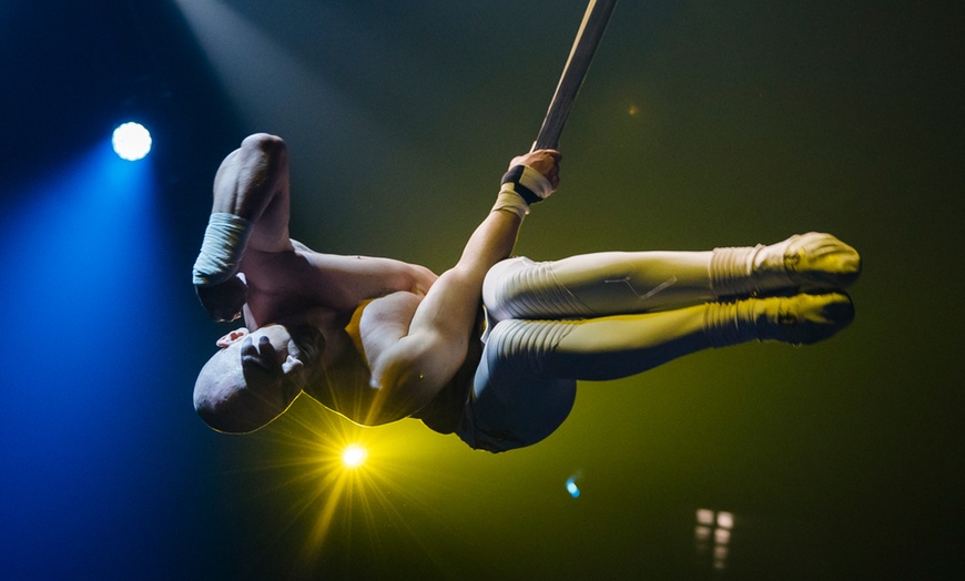 Image 10: 2 places pour un spectacle, repas et cocktail en option