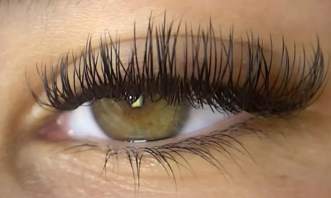 Get Classic or Hybrid Eyelash Extensions for Everyday Glam