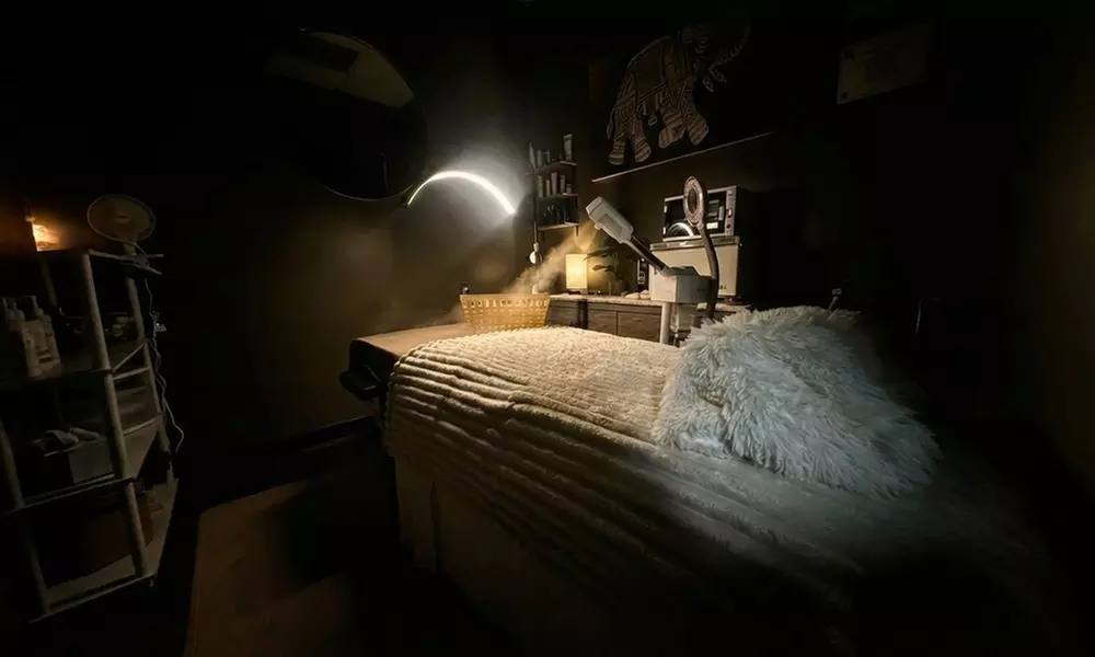 Full Set Classic or Hybrid Lash Extensions with Optional 2-Week Refill