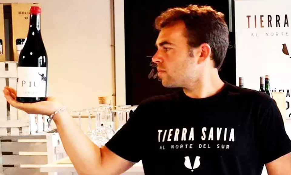 Visita a bodega de 1 hora y media con cata de vino para 2 o 4 personas