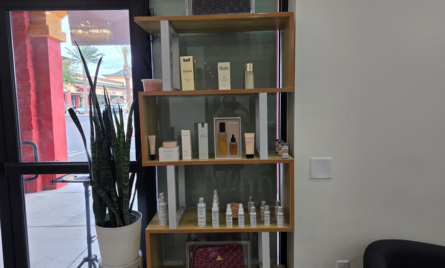 Image 12: Deals on Head Spa for One or Couples w/ Head, Neck, & Shoulder Massage