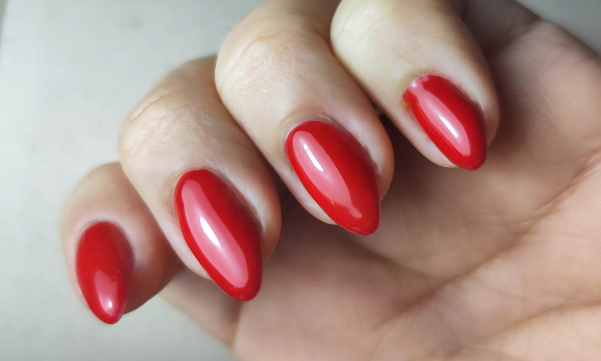 Manicura o pedicura con opción a refuerzo o primera puesta de acrygel