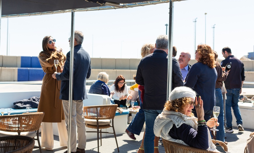 Image 3: Salida en catamarán con degustación de mejillones para niño o adulto