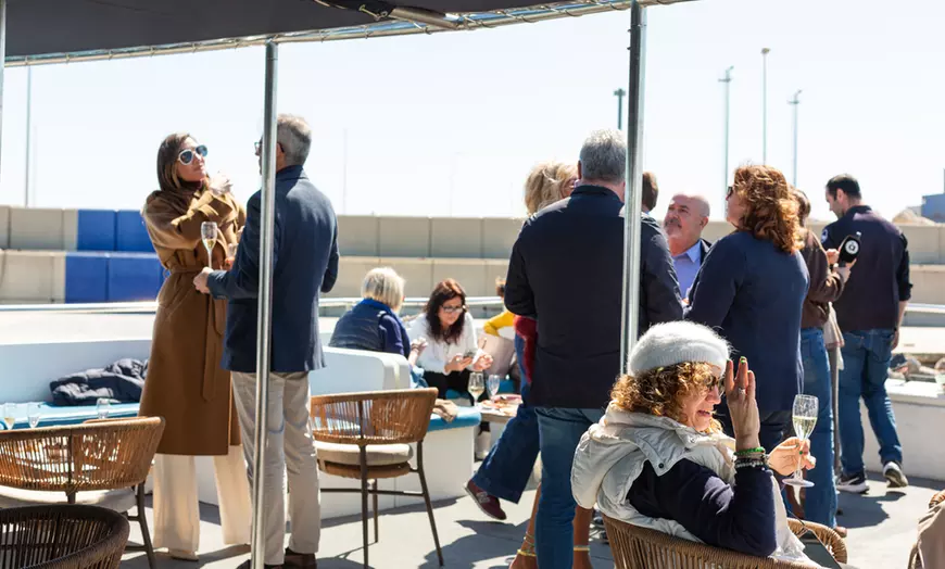 Image 3: Salida en catamarán con degustación de mejillones para niño o adulto