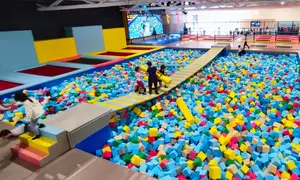 1 hora de saltos en parque de ocio y camas elásticas World Jump Toledo para 1, con hasta un 40% de descuento
