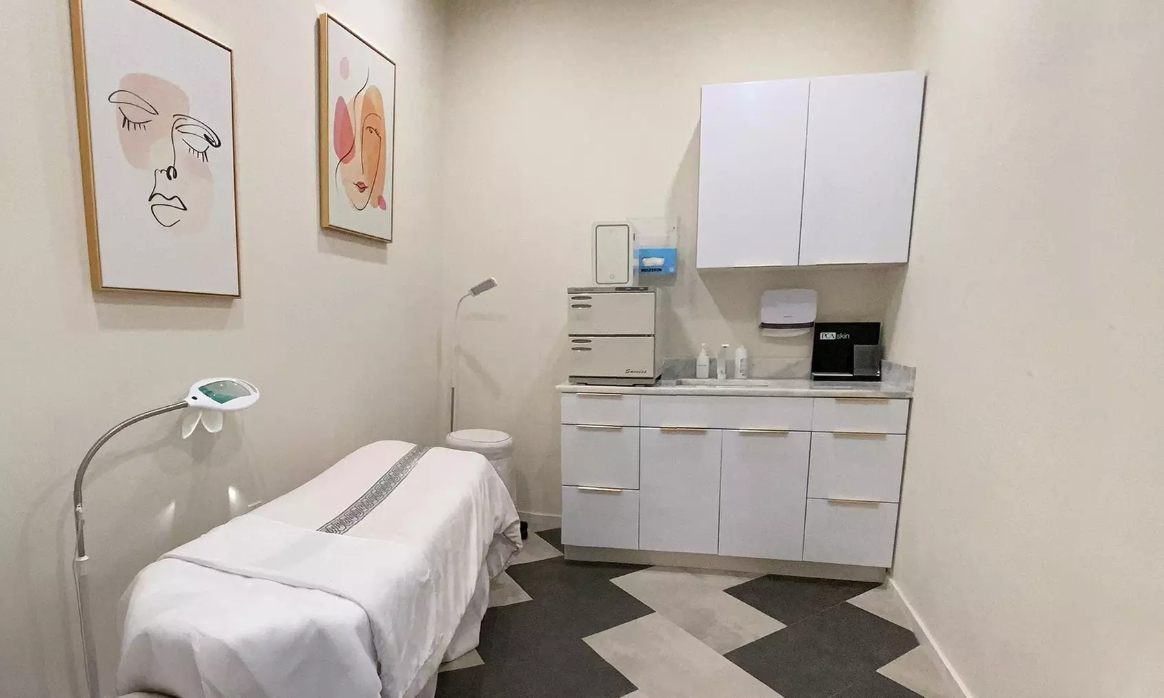 Experience Skin Renewal with 60-Minute Signature HydraFacials