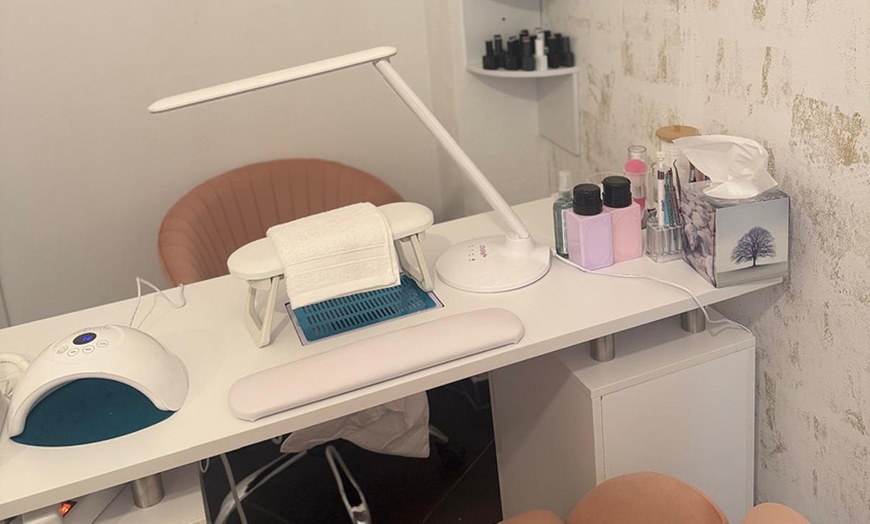 Image 2: Bis zu 38% Rabatt auf den Maniküre-Pediküre bei Elya Beauty Konzept