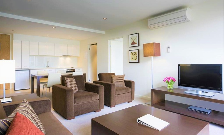 Image 4: Torquay: 4,5* 2-Night Beachside Stay