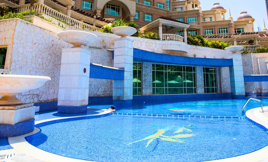 Image 4: 5-Star Breakfast with Drinks | Pool Access Option