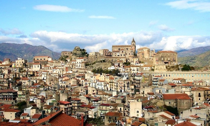 Image 5: Taormina: fino a 5 notti in camera matrimonale con colazione