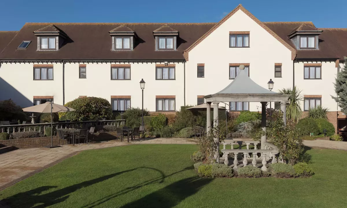 Oxfordshire: Spa Stay with Breakfast, Dining Credit and Late Check out