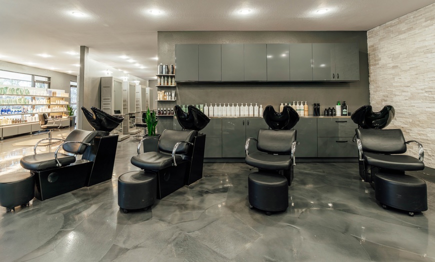 Image 5: 1, 3 or 5 Sessions Blowout Style Plus Deep Conditioning Hair Treatment