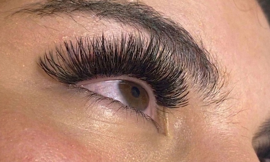 Image 5: Expert Full Set YY Hybrid, Volume or Mega Eyelash Extensions Full Set
