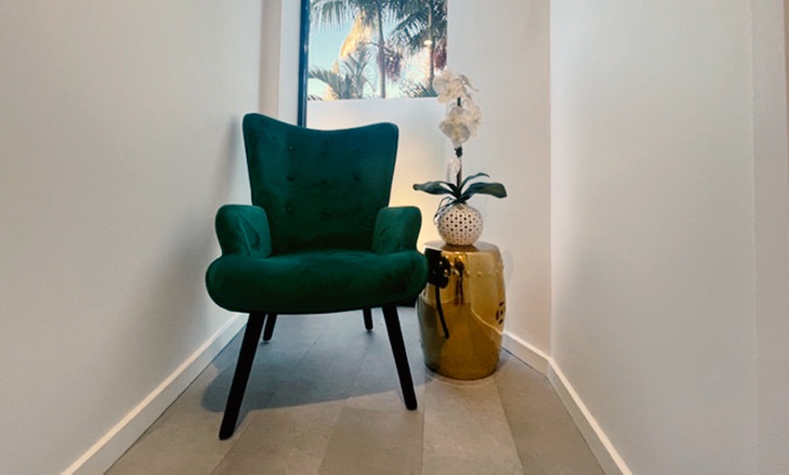 Image 3: Luxurious Body Renewal: Brush, Collagen Wrap & LED for Silky Skin