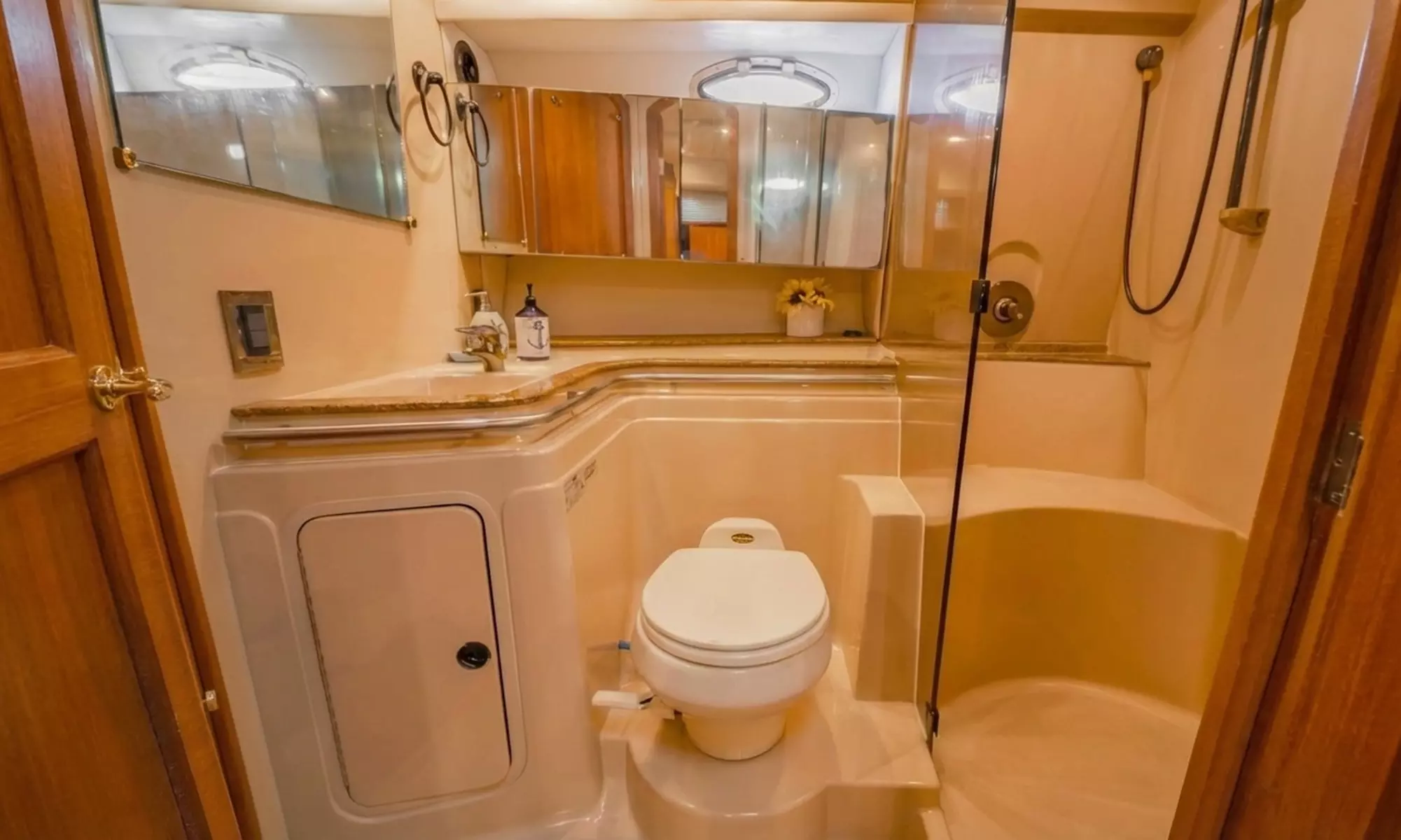 Luxury Yacht Cruise on Bella Vita 50' – Enjoy Miami's Waters