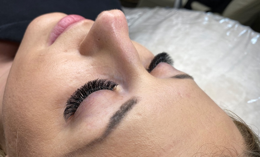 Image 2: Classic Full Set, 2D Light Volume, 3–4D Volume, Mega Volume & More
