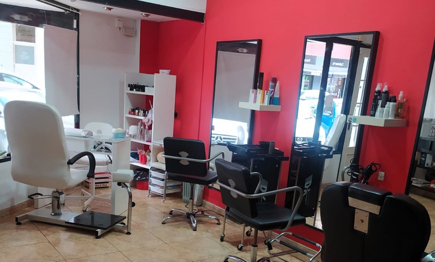 Image 7: Sesión de manicura y/o pedicura normal o semipermanente