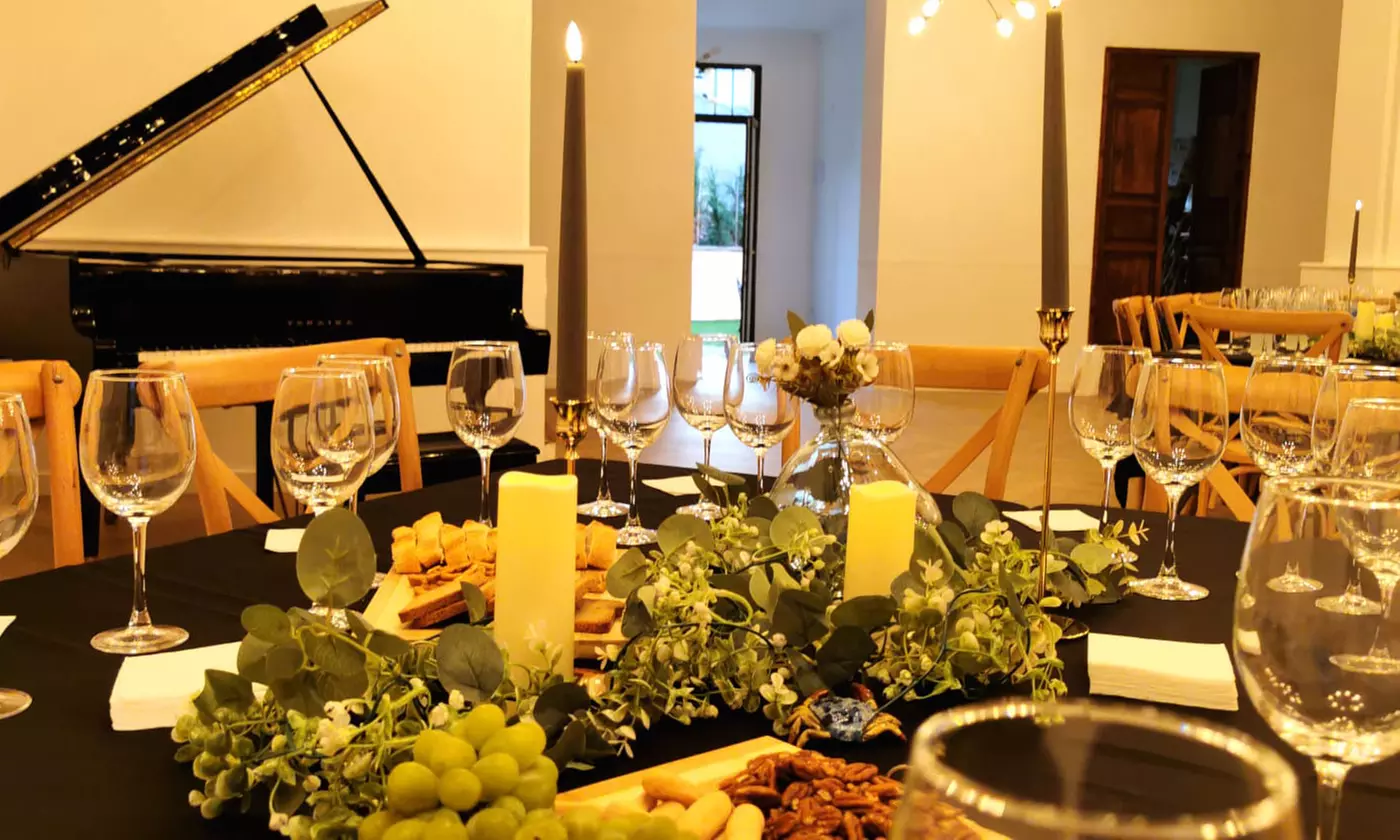 Degustación de vinos alicantinos con picoteo para 2, 4 o 6 personas